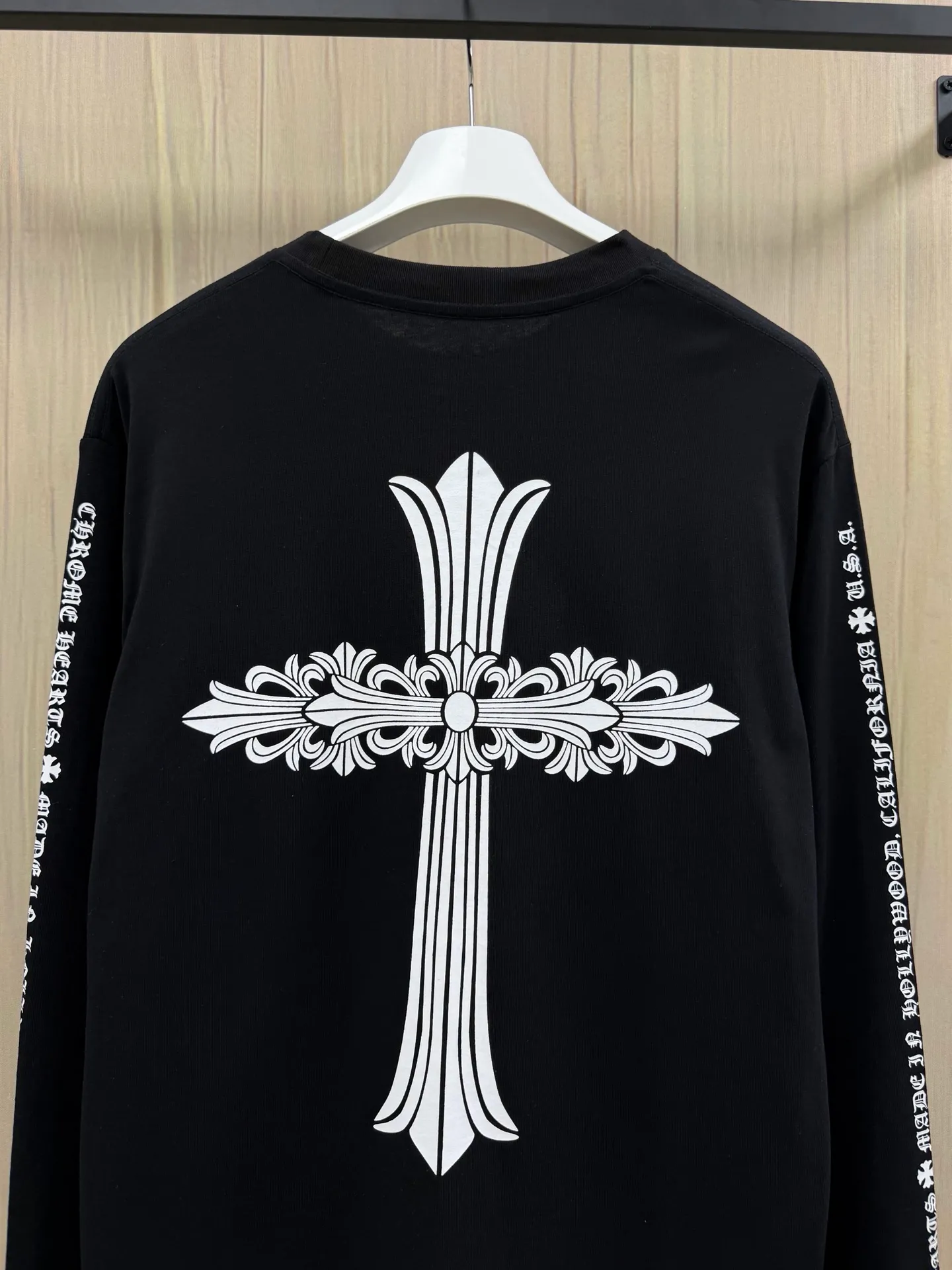 【 In Stock】Chrome Hearts size S M L XL Chrome Hearts Cross long sleeve Series 32 ， 190G， ， ， ， 、 ， 。 ， ， ， Classic ， ， 。 Classic ， ， 、 ， 。 ， ， ， ， ， ， ， Classic 。 ， ， Same Style ， ， ， ， Same Style。